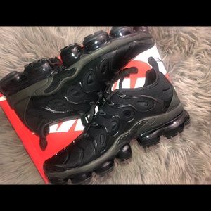 Nike Vapormax Plus (Triple Black)